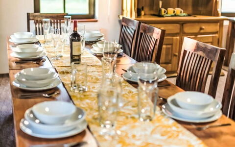 Máchova Roubenka: Mobilia, Interior Design, Legna, Tavolo, Sala Da Pranzo, Tavola, Pavimentazione, Cucina & Sala Da Pranzo Tavolo, Illuminazione, Sedia