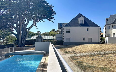 Les Sylphes: Tetto, Casa, Estate, Illuminazione Diurna, Piscina, Villa, Ombra