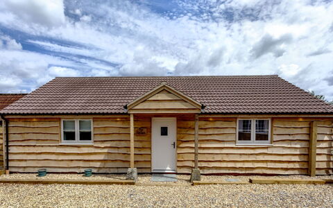 The Hay Barn at Rusty Lane Farm: Tetto, Villetta, Raccordo, Log Cabin, Capannone, Edifici Giardino, Latifoglie, Legname, Plank
