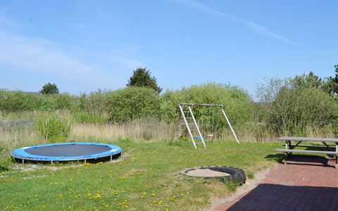 Scarlet - 500M from the Sea: Blu, Erba, Plain, Lotto, Trampolino, Prato, Parco, Giardino, Shade, Trampolino - Macchine E Materiali