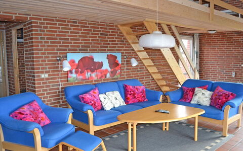 Scarlet - 500M from the Sea: Mobilia, Legna, Interior Design, Sedia, Pavimentazione, Pavimento, Camera, Soggiorno, Color Legno, Vernice