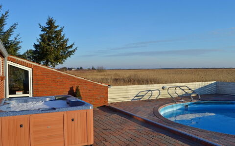Scarlet - 500M from the Sea: Piscina, Materiale Composito, Ricorrere, Color Legno, Mobili Da Esterno, Sedia, Deck, Latifoglie, Shade, Design