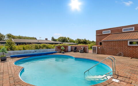 Scarlet - 500M from the Sea: Piscina, Blu, Ricorrere, Materiale Composito, Mobili Da Esterno, Eco Hotel, Giochi D'Acqua, Shade, Estate, Lettino