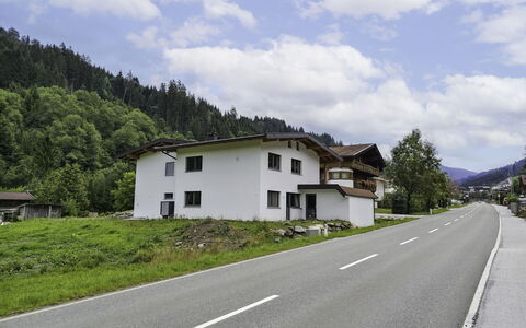Auffach 602: Casa, Casa, Tetto, Zona Residenziale, Paesaggio, Asfalto, Insediamento Umano, Villetta, Area Rurale, Hill Station