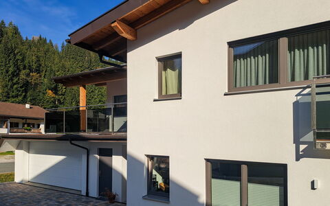 Auffach 602: Facciata, Casa, Zona Residenziale, Casa, Porta, Balcone, Raccordo, Finestra A Ghigliottina, Dipingere