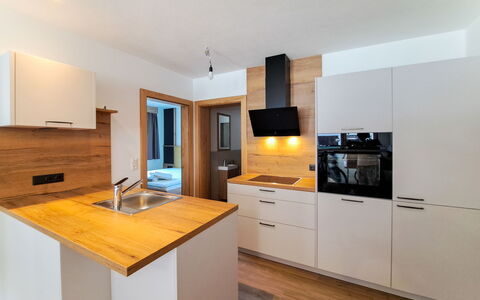 Auffach 602: Controsoffitto, Cucina, Pavimentazione, Interior Design, Cabinetry, Legna, Mobilia, Elettrodomestico Da Cucina, Pavimento, Casa