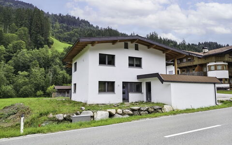 Auffach 602: Costruzione, Finestra, Casa, Casa, Tetto, Architettura, Zona Residenziale, Villetta, Insediamento Umano, Pendenza