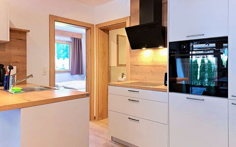 Auffach 602: Elettrodomestico Da Cucina, Pavimentazione, Cucina, Interior Design, Controsoffitto, Mobilia, Cabinetry, Legna, Apparecchio Major, Pavimento