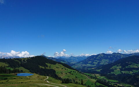 Auffach 602: Cielo, Blu, Nube, Geografia Montane, Montagna, Natura, Verde, Collina, Paesaggio Naturale, Pascolo