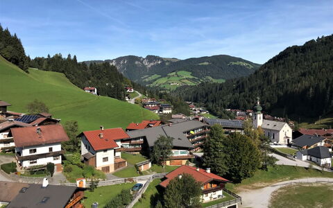Auffach 602: Albero, Casa, Collina, Highland, Zona Residenziale, Paesaggio, Area Rurale, Hill Station, Villaggio, Casa