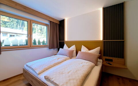 Auffach 602: Legna, Interior Design, Soffitto, Camera, Color Legno, Tenda, Latifoglie, Hotel, Finestra Trattamento, Lampada