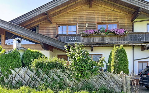 Des Kaisers Kleines Reich: Costruzione, Casa, Casa, Tetto, Arbusto, Villetta, Zona Residenziale, Giardino, Groundcover