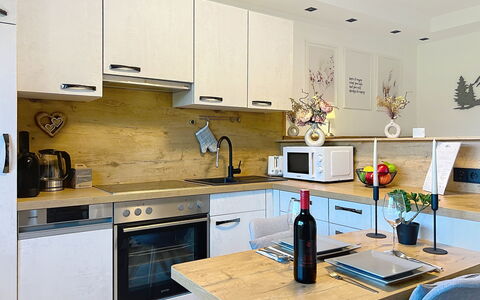 Des Kaisers Kleines Reich: Elettrodomestico Da Cucina, Mobilia, Controsoffitto, Cucina, Cabinetry, Apparecchio Major, Interior Design, Pavimentazione, Legna, Elettrodomestico