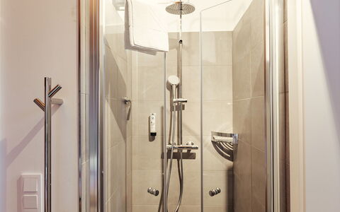 Niederwölz 603: Bagno, Idraulico Fixture, Pavimentazione, Doccia, Interior Design, Idraulico, Pavimento, Soffione Doccia, Doccia Porta, Pannello Doccia