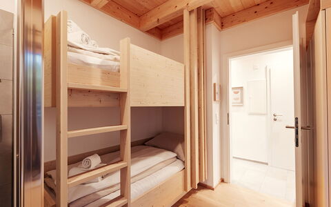Niederwölz 603: Legna, Interior Design, Pavimento, Soffitto, Color Legno, Latifoglie, Pavimento In Legno, Camera Da Letto, Appartamento, Letto