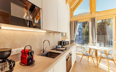 Niederwölz 605: Cucina, Interior Design, Legna, Mobilia, Controsoffitto, Pavimentazione, Soffitto, Elettrodomestico Da Cucina, Illuminazione, Pavimento