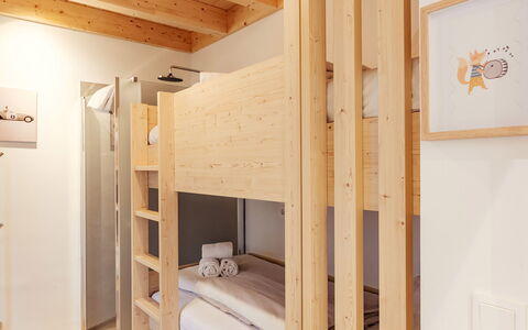 Niederwölz 606: Interior Design, Legna, Pavimentazione, Pavimento, Letto A Castello, Camera Da Letto, Soffitto, Mobilia, Letto, Camera