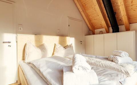 Niederwölz 606: Camera Da Letto, Legna, Letto, Interior Design, Mobilia, Bedding, Pavimento, Lenzuolo, Pavimentazione, Casa