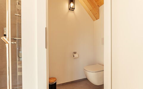 Niederwölz 609: Pavimentazione, Parete, Pavimento, Legna, Idraulico Fixture, Interior Design, Bagno, Idraulico, Casa, Soffitto