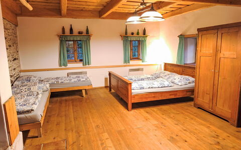 U Kazíků: Legna, Pavimentazione, Interior Design, Pavimento, Mobilia, Letto, Camera Da Letto, Soffitto, Camera, Pavimento In Legno
