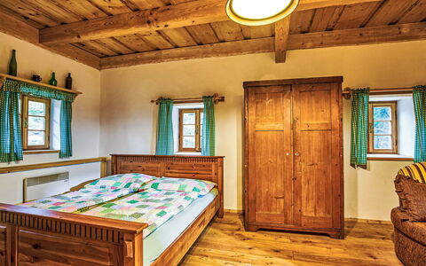 U Kazíků: Legna, Interior Design, Camera Da Letto, Mobilia, Letto, Casa, Soffitto, Color Legno, Latifoglie, Pavimento