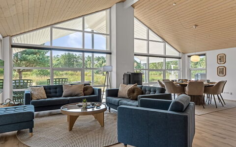 Wreth - 1.5Km from the Sea: Mobilia, Interior Design, Divano, Soggiorno, Legna, Soffitto, Pavimentazione, Pavimento, Sedia