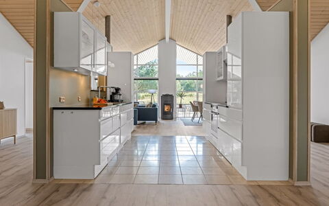 Wreth - 1.5Km from the Sea: Pavimentazione, Cucina, Mobilia, Interior Design, Legna, Controsoffitto, Soffitto, Pavimento, Cabinetry, Elettrodomestico Da Cucina