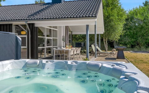 Wreth - 1.5Km from the Sea: Piscina, Mobili Da Esterno, Materiale Composito, Ricorrere, Shade, Estate, Sedia, Backyard, Eco Hotel, Cortile