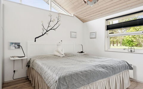 Wreth - 1.5Km from the Sea: Interior Design, Camera Da Letto, Soffitto, Letto, Mobilia, Bedding, Illuminazione, Lenzuolo, Casa, Pavimento