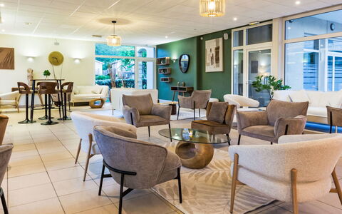 Barbaste 602: Mobilia, Interior Design, Pavimentazione, Soffitto, Sedia, Pavimento, Tavolo, Appartamento, Soggiorno, Divano