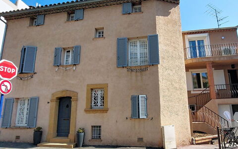 Maison Lou Oustaou: Parete, Finestra, Costruzione, Facciata, Porta, Cittadina, Quartiere, Architettura, Casa, Zona Residenziale