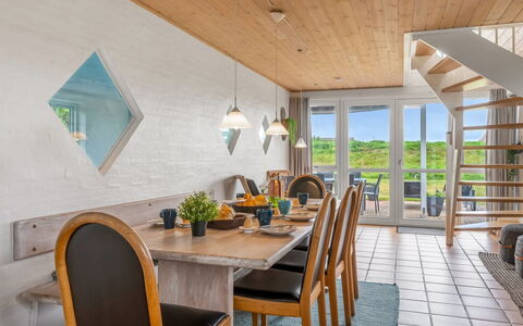 Algut - 200M from the Sea: Mobilia, Interior Design, Pavimentazione, Legna, Pavimento, Soffitto, Sedia, Tavolo, Cucina & Sala Da Pranzo Tavolo, Sala Da Pranzo