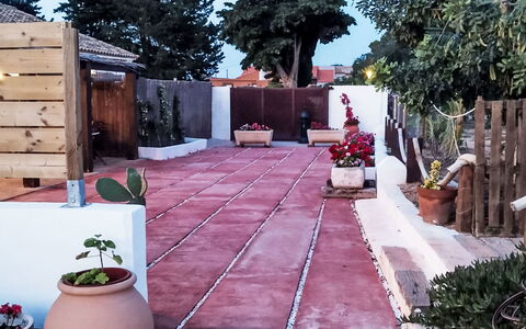 Mar de Cristal Playa Honda 500: Vaso Di Fiori, Pavimento, Flagstone, Brick, Giardino, Calcestruzzo, Pianta Della Casa, Passerella, Cortile, Backyard