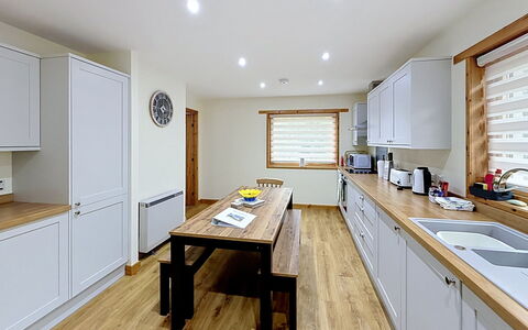 Glencarr: Mobilia, Interior Design, Legna, Pavimentazione, Soffitto, Controsoffitto, Cabinetry, Cucina, Pavimento, Illuminazione