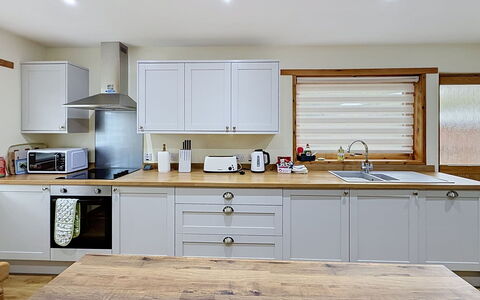 Glencarr: Cucina, Mobilia, Controsoffitto, Elettrodomestico Da Cucina, Cabinetry, Interior Design, Legna, Pavimentazione, Elettrodomestico, Apparecchio Major