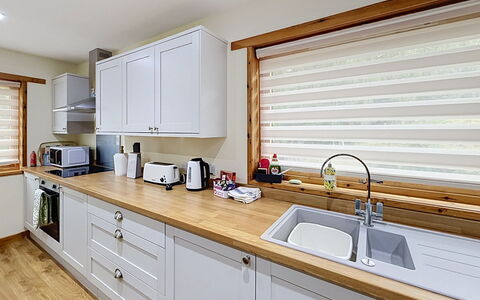 Glencarr: Interior Design, Legna, Cucina, Controsoffitto, Pavimentazione, Idraulico Fixture, Casa, Cabinetry, Mobilia, Pavimento