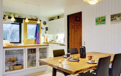 Aasta - 500M from the Sea: Mobilia, Interior Design, Pavimentazione, Legna, Soffitto, Lampada, Cucina, Pavimento, Camera, Controsoffitto