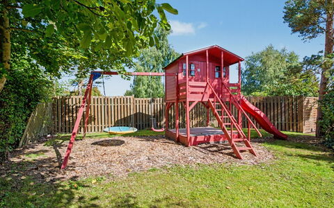Aasta - 500M from the Sea: Campo Da Giuoco, Spazio Pubblico, Giardino, Attrezzatura Giochi All'Aperto, Scivolo, Prato, Terreno Di Gioco, Backyard, Cortile, Landscaping