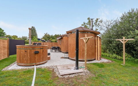 Ingebore - 500M from the Sea: Legna, Color Legno, Edifici Giardino, Latifoglie, Log Cabin, Capannone, Cortile, Backyard, Struttura Esterna, Legname
