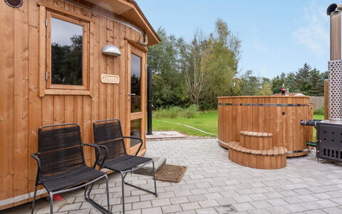 Ingebore - 500M from the Sea: Legna, Color Legno, Latifoglie, Villetta, Log Cabin, Cortile, Inverno, Edifici Giardino, Deck