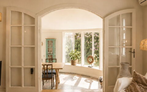 Bine - 200M from the Sea: Mobilia, Interior Design, Pavimentazione, Parete, Pavimento, Legna, Soffitto, Illuminazione, Pavimento In Legno, Casa