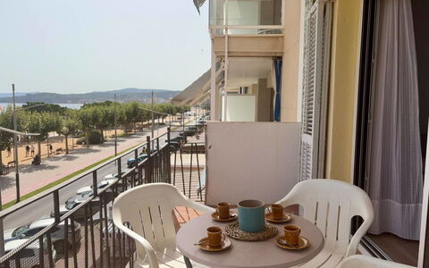 Aubí: Blu, Balcone, Corrimano, Appartamento, Recinzione, Mare, Ricorrere, Condominio, Piscina, Hotel