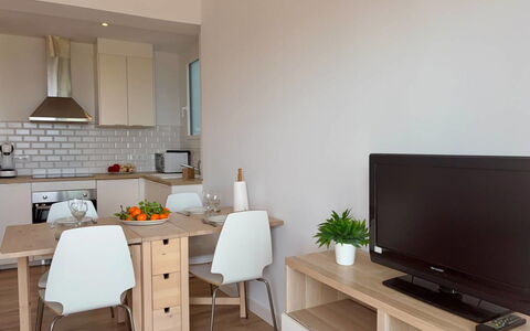 Aubí: Blu, Balcone, Corrimano, Appartamento, Recinzione, Mare, Ricorrere, Condominio, Piscina, Hotel