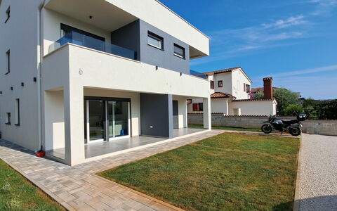 Duplex: Blu, Balcone, Corrimano, Appartamento, Recinzione, Mare, Ricorrere, Condominio, Piscina, Hotel