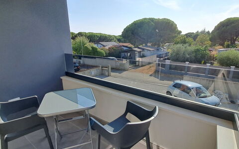 Duplex: Blu, Balcone, Corrimano, Appartamento, Recinzione, Mare, Ricorrere, Condominio, Piscina, Hotel