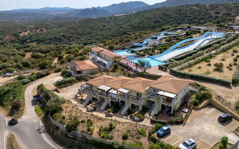 Sunset House Isola Rossa: Blu, Balcone, Corrimano, Appartamento, Recinzione, Mare, Ricorrere, Condominio, Piscina, Hotel