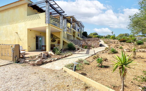 Sunset House Isola Rossa: Blu, Balcone, Corrimano, Appartamento, Recinzione, Mare, Ricorrere, Condominio, Piscina, Hotel