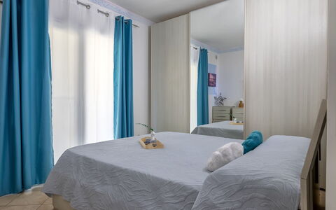 Sunset House Isola Rossa: Blu, Balcone, Corrimano, Appartamento, Recinzione, Mare, Ricorrere, Condominio, Piscina, Hotel
