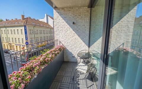 Smichov Kosire Jinonice 1: Appartamento, Condominio, Balcone, Illuminazione Diurna