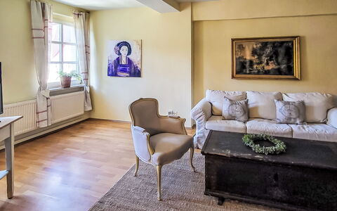 Marktblick: Mobilia, Interior Design, Pavimentazione, Pavimento, Parete, Divano, Legna, Camera, Soffitto, Soggiorno